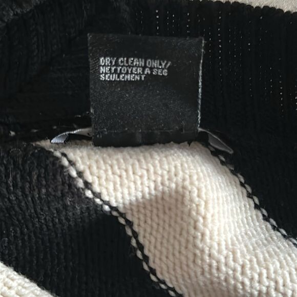 Theory Women’s 100% Wool Black/White Stripe Sweater V Neck Long Sleeve Size M - Picture 11 of 12